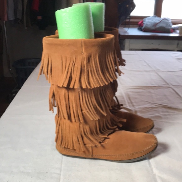 Minnetonka Boots - Picture 3 of 8